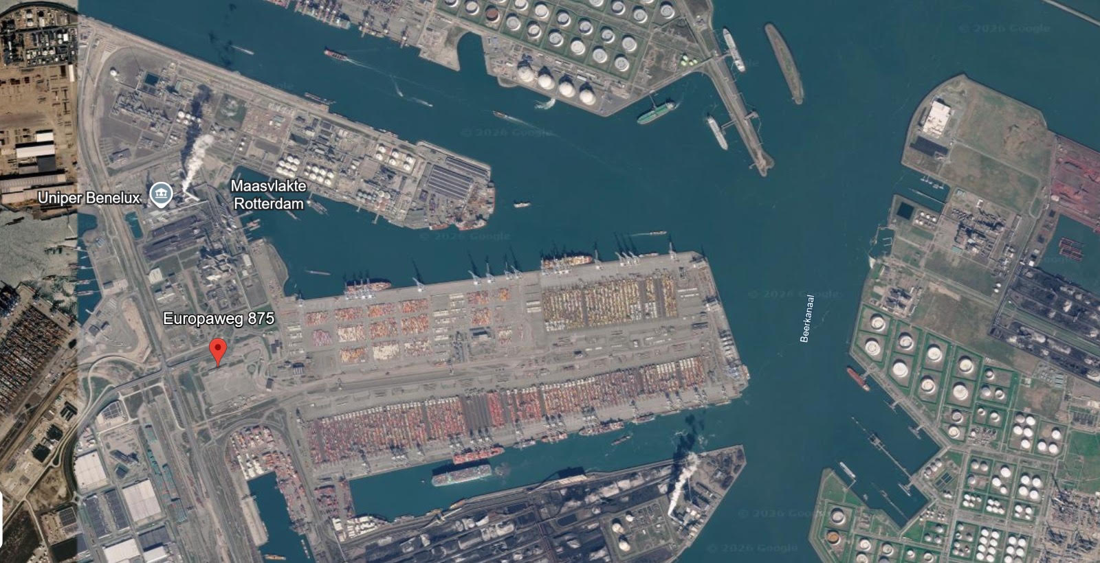 Satellietbeeld van de Maasvlakte, Rotterdam, met een markering bij Hanno Rotterdam BV aan de Europaweg 875